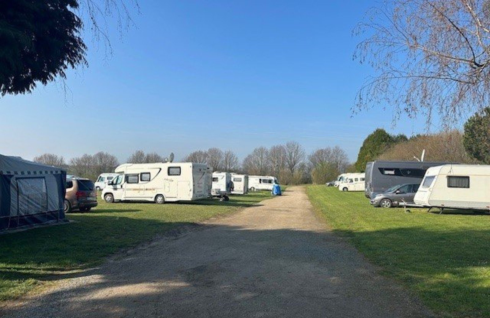 Tent, caravan and camper